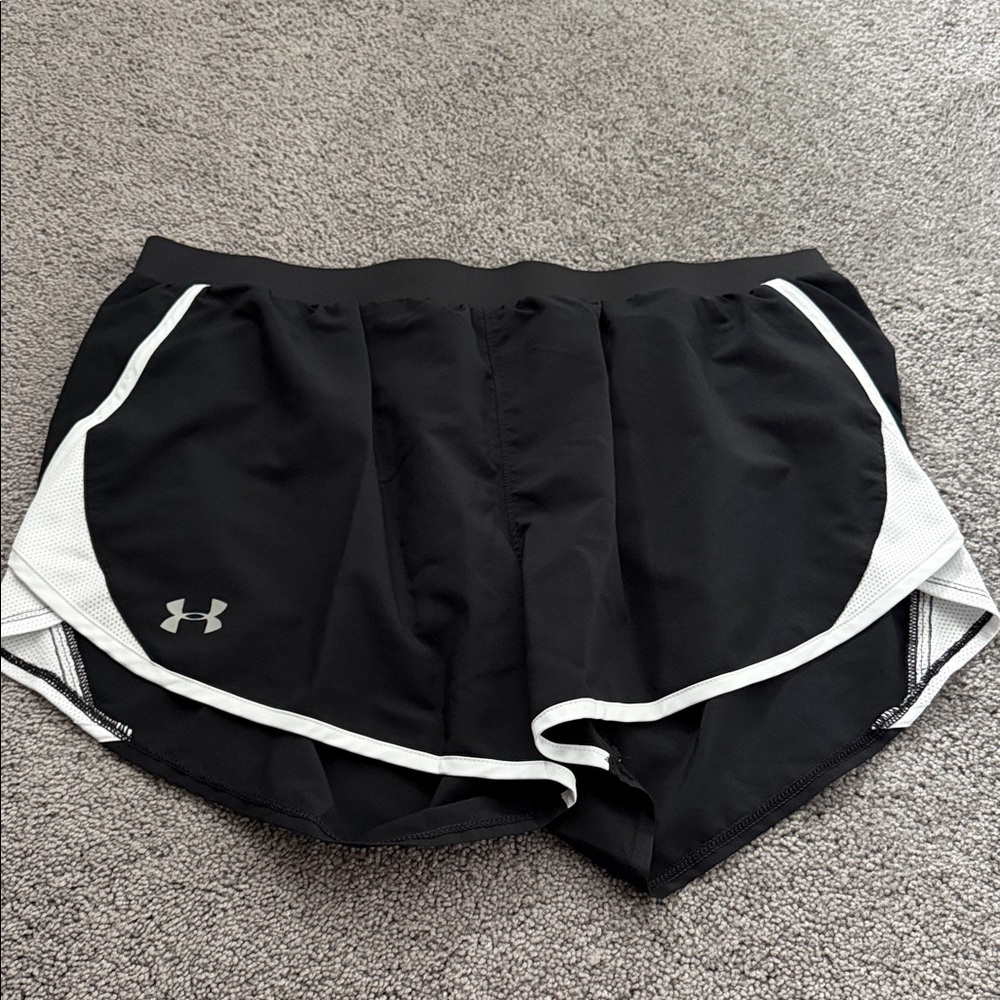 Women’s Under Armour Shorts - Picture 2 of 6